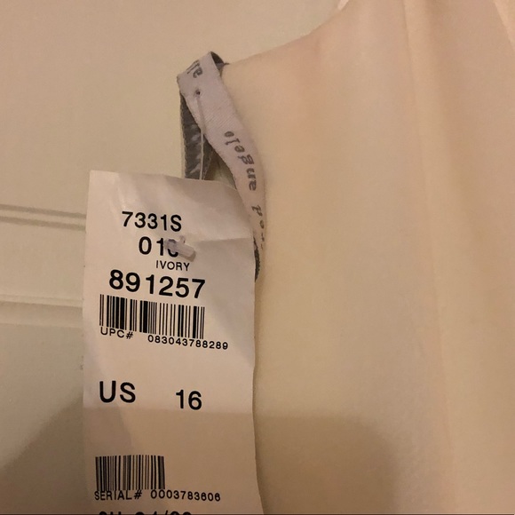 Ivory sleeveless v-neck Alfred Dunner dress - Picture 2 of 5